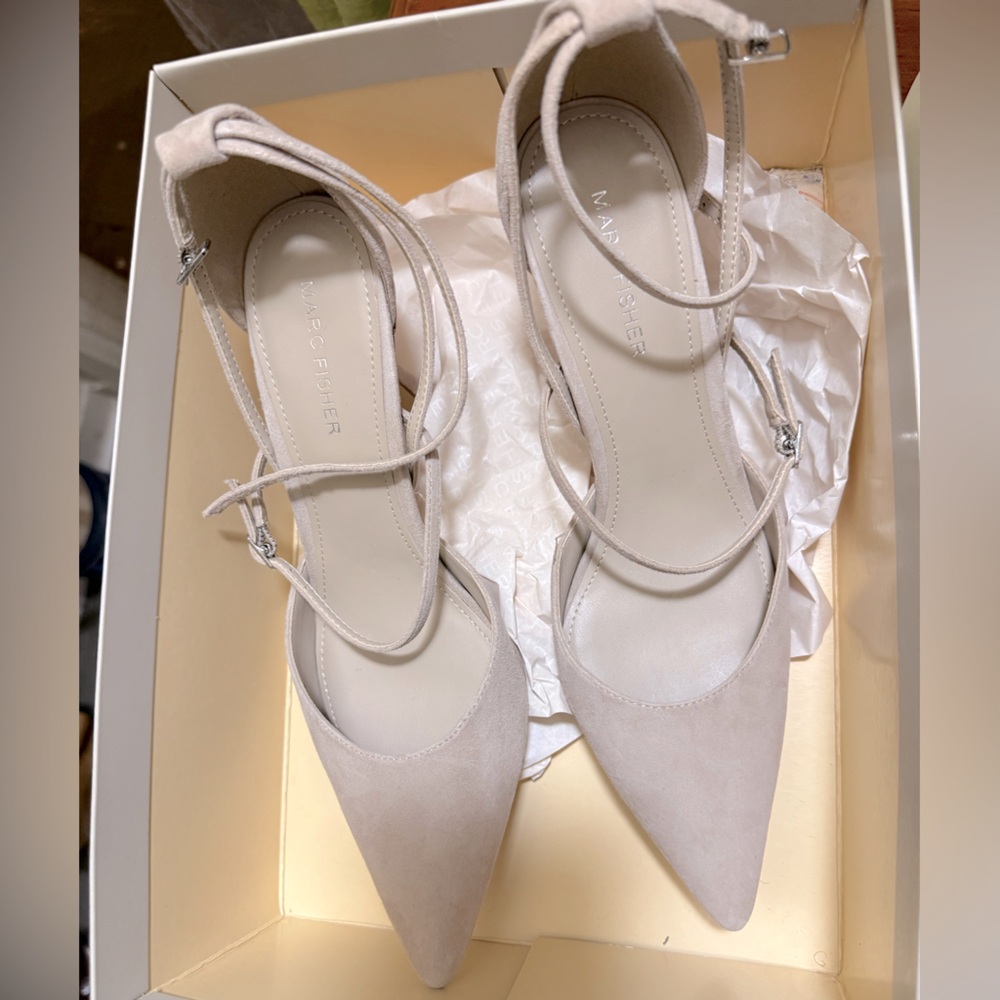 Eileen Fisher Cream Heels Elegant & Versatile. These photos display color Taupe.